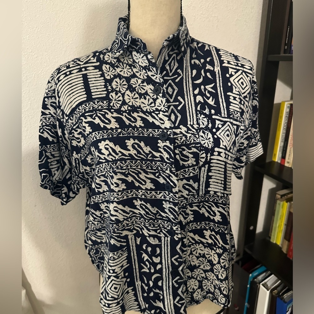 Navy Geo Patterned Crop Top​